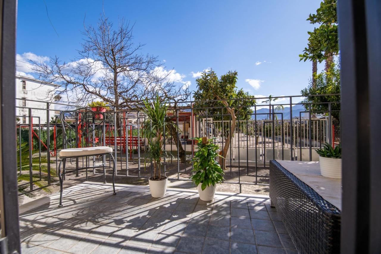 Familiaris Pompei Holiday Home Luaran gambar